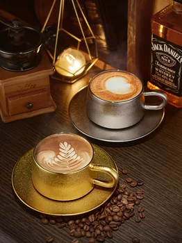 Высококачественная кофейная чашка и блюдце, Европейская маленькая роскошная чашка для чая в домашнем Офисе, изысканный набор керамических матовых кофейных чашек в стиле INS